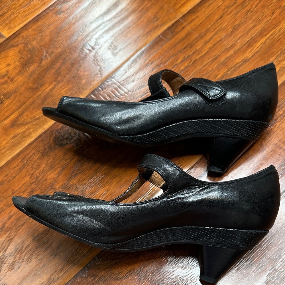 Miz Mooz Black Open-Toe Heels Size 7.5 - Picture 3 of 9